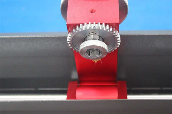 Maszyna do badania ścierania DIN ISO 4649 Zgodny z normą instrument do badania tkanin do liczenia wyników