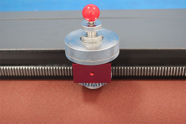 Maszyna do badania ścierania DIN ISO 4649 Zgodny z normą instrument do badania tkanin do liczenia wyników