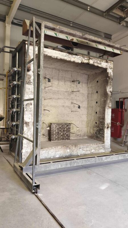 Zgodny z normą ISO 834 pionowy piec do badań odporności ogniowej o temperaturze 1200 °C i konstrukcji modułowej
